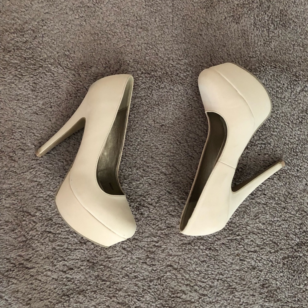 Nude Suede Pump